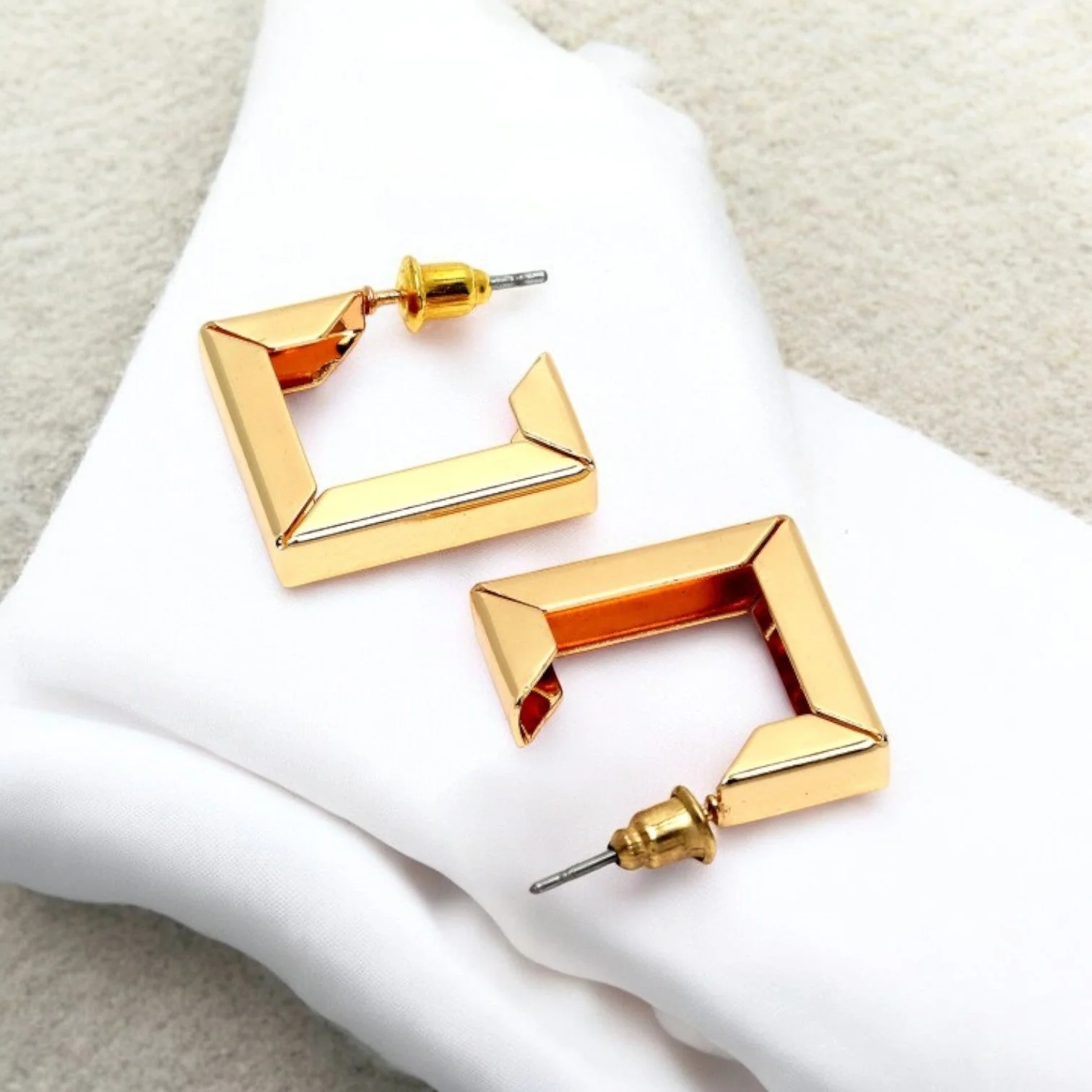 Minimalist Square Hoop Earring - Image 4