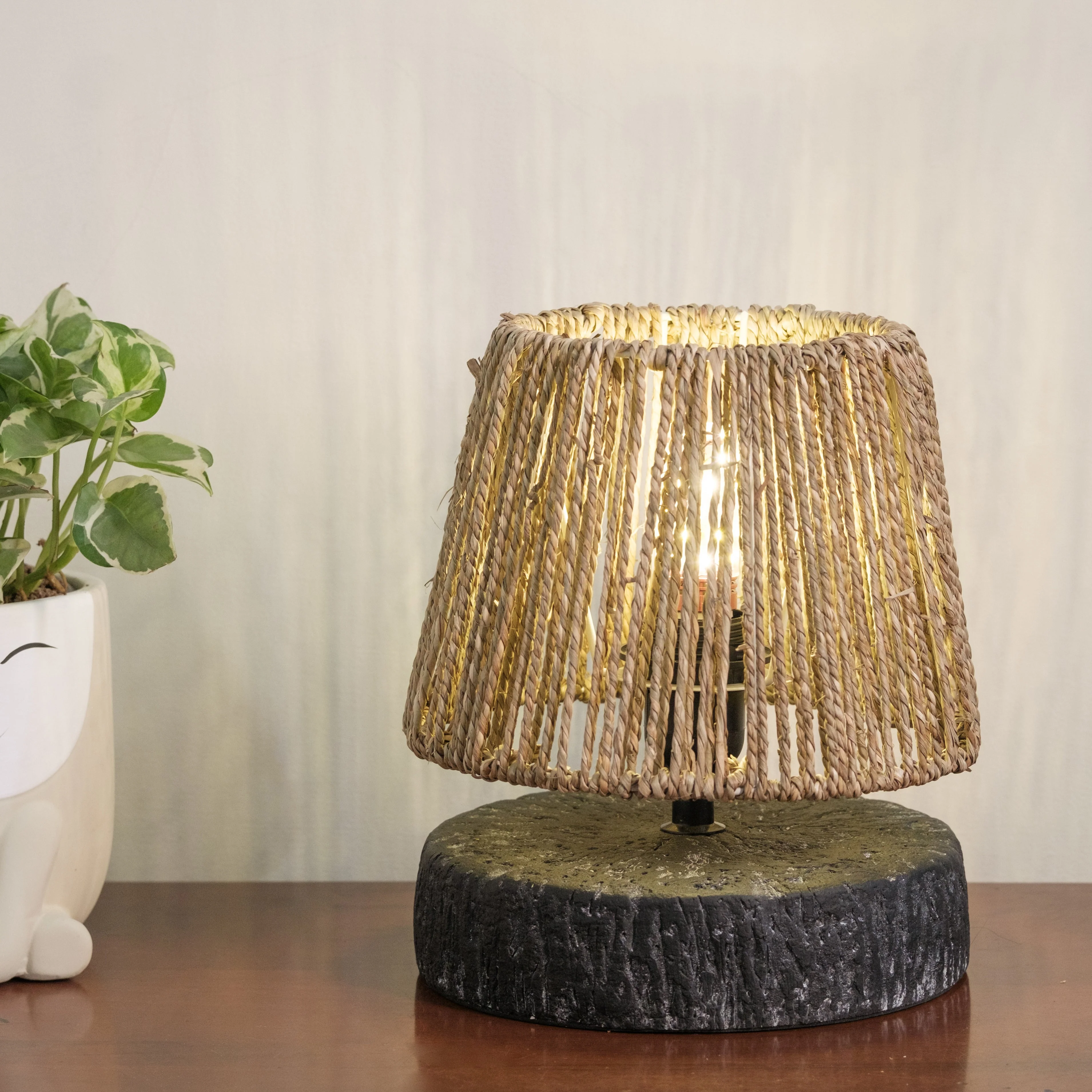 Modern style decorative table lamp - Image 2