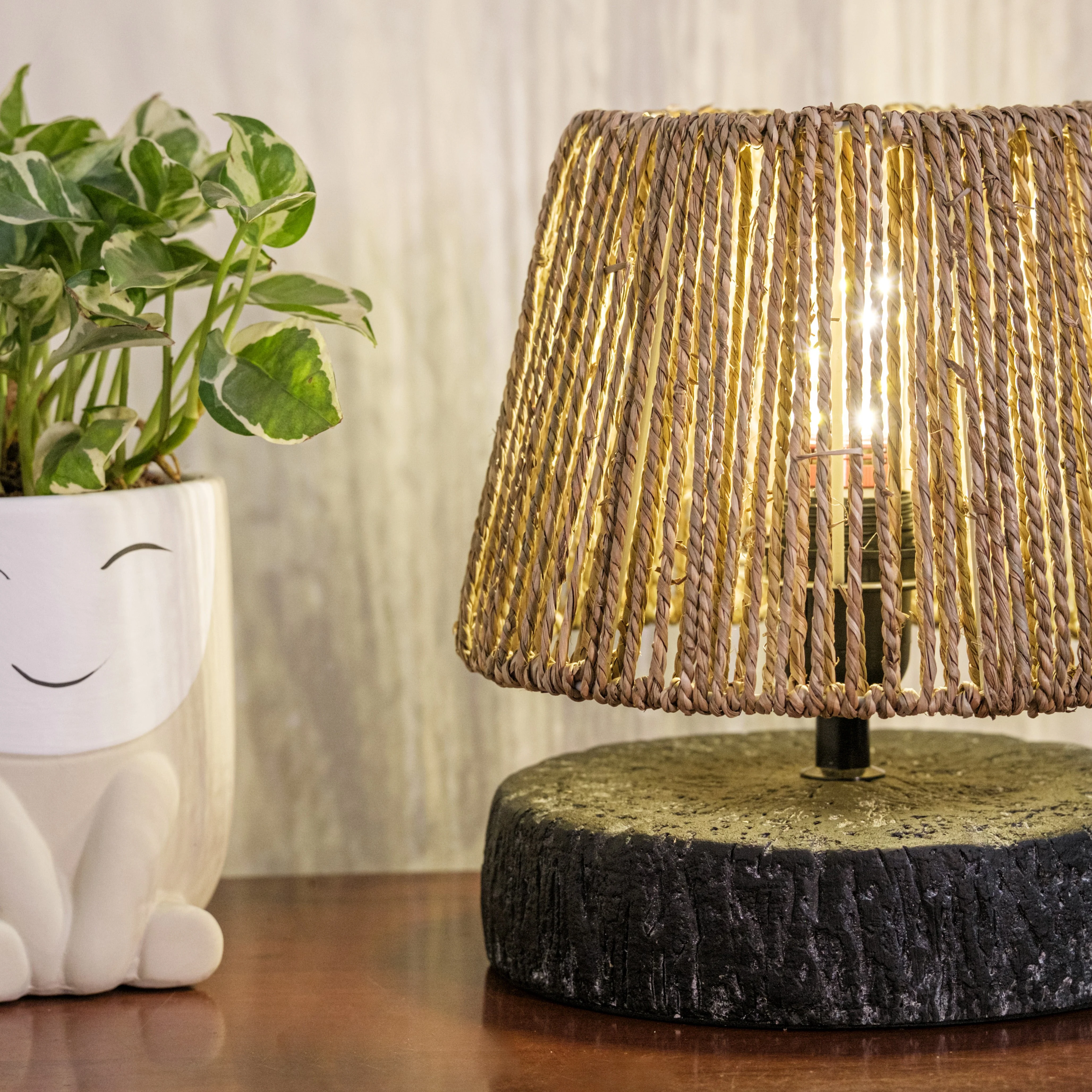 Modern style decorative table lamp - Image 3