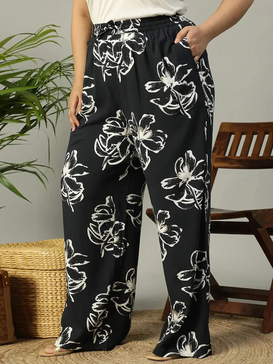 More Black Floral Print Elasticated Plus Size Women Pant - Image 3