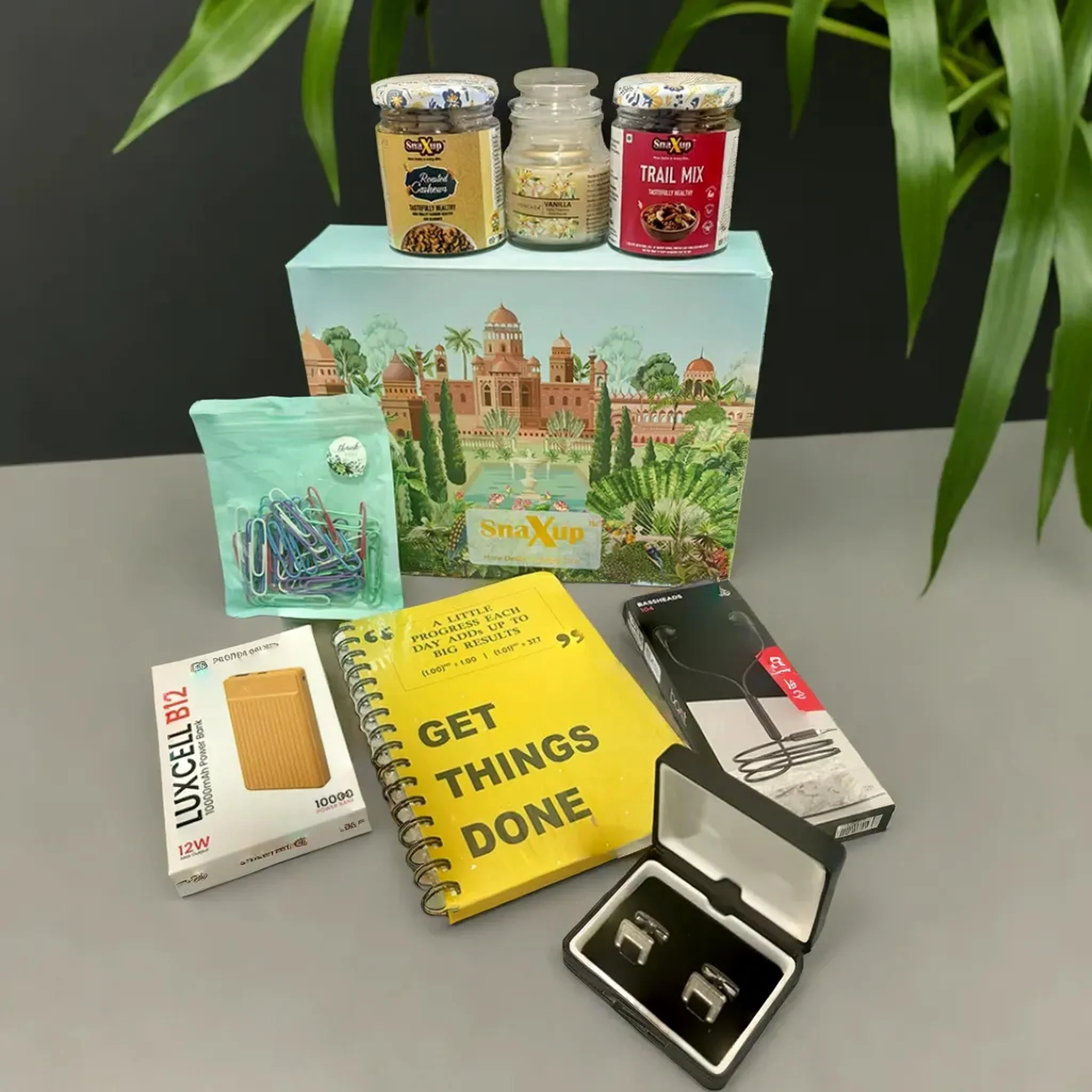 New Year Gift Green Hamper - Image 2