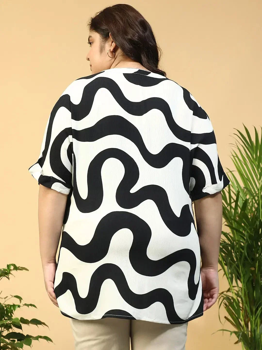 Off -White Printed V-Neck Short Sleeve Plus Size Women Boxy Top - Image 5