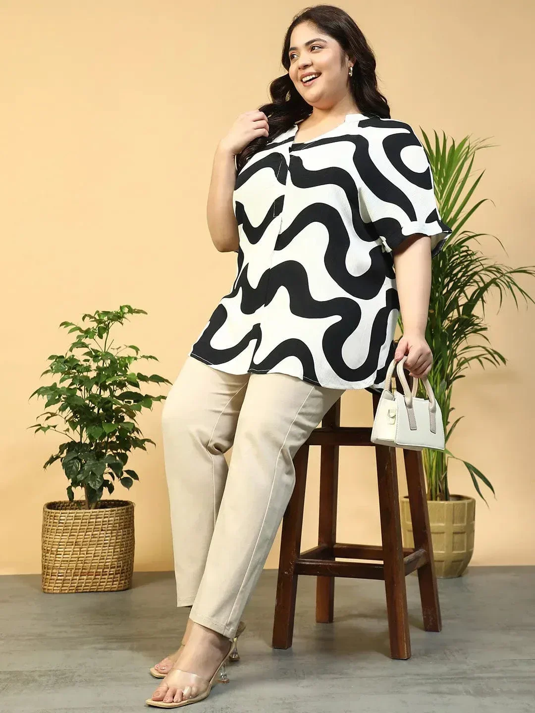 Off -White Printed V-Neck Short Sleeve Plus Size Women Boxy Top - Image 7