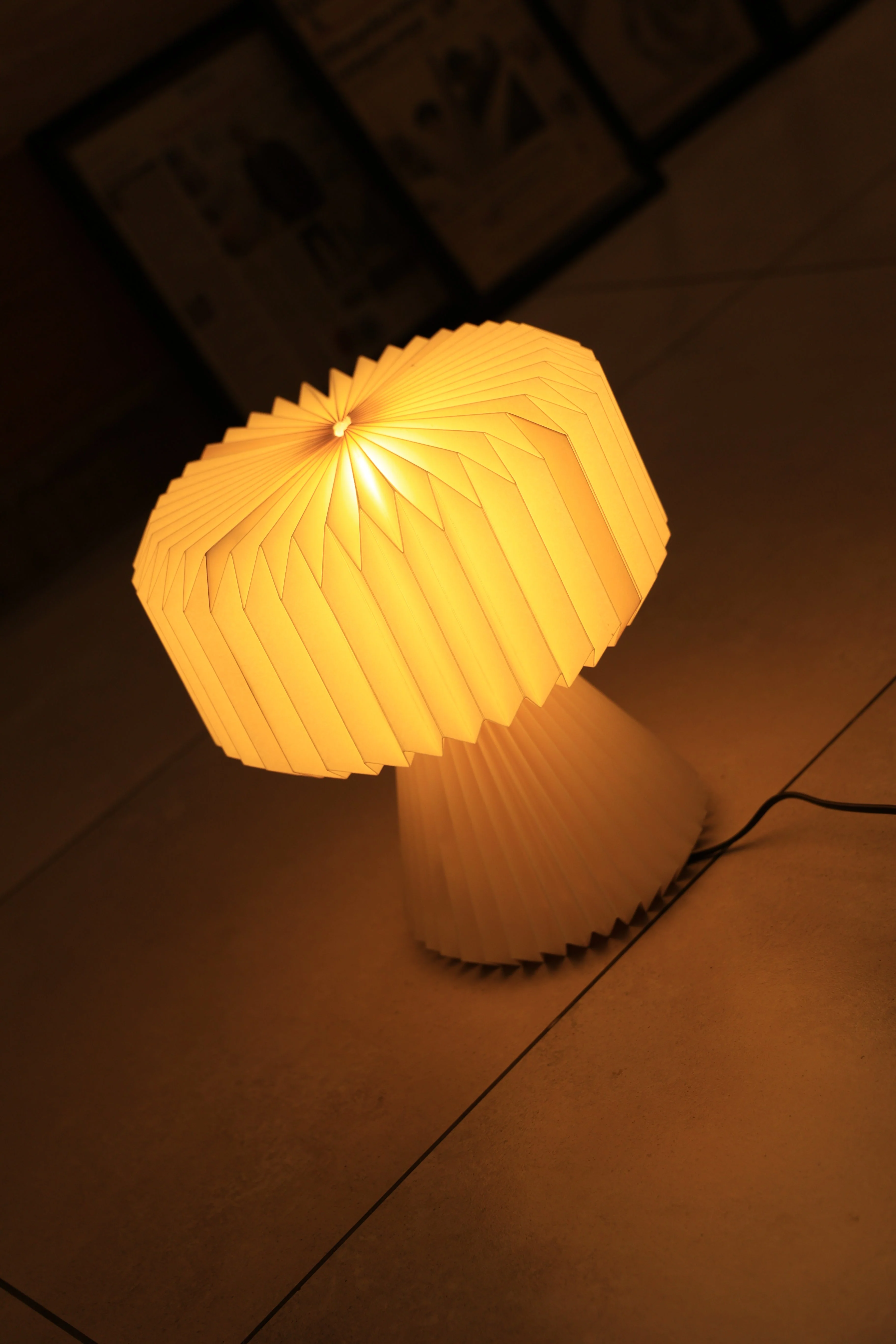 Orilamp - Origami Table Lamp - Image 12
