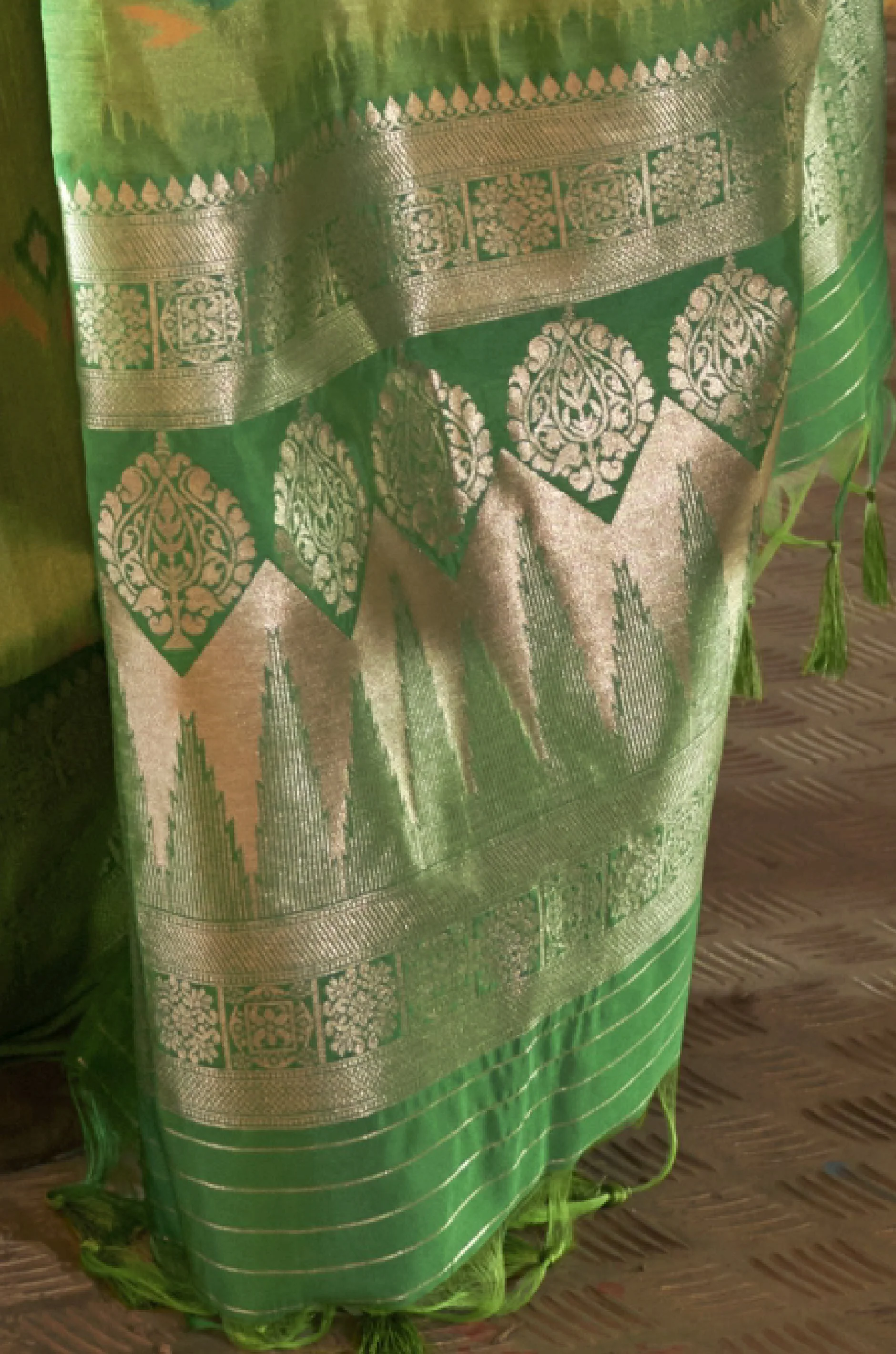 Parrot Green Woven Silk Saree - Image 3