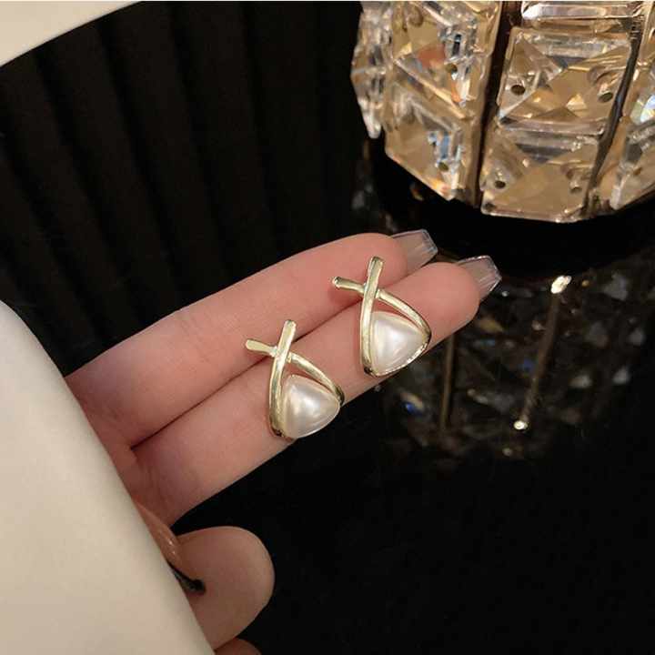 Pearl Radiance Golden Earring - Image 4