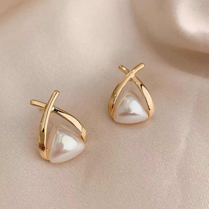 Pearl Radiance Golden Earring - Image 5