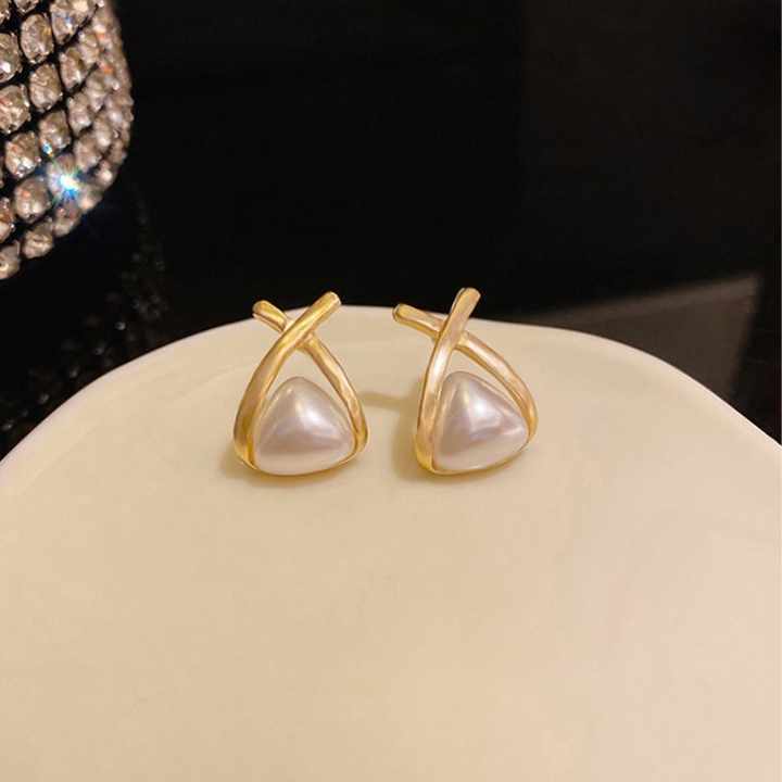 Pearl Radiance Golden Earring - Image 8