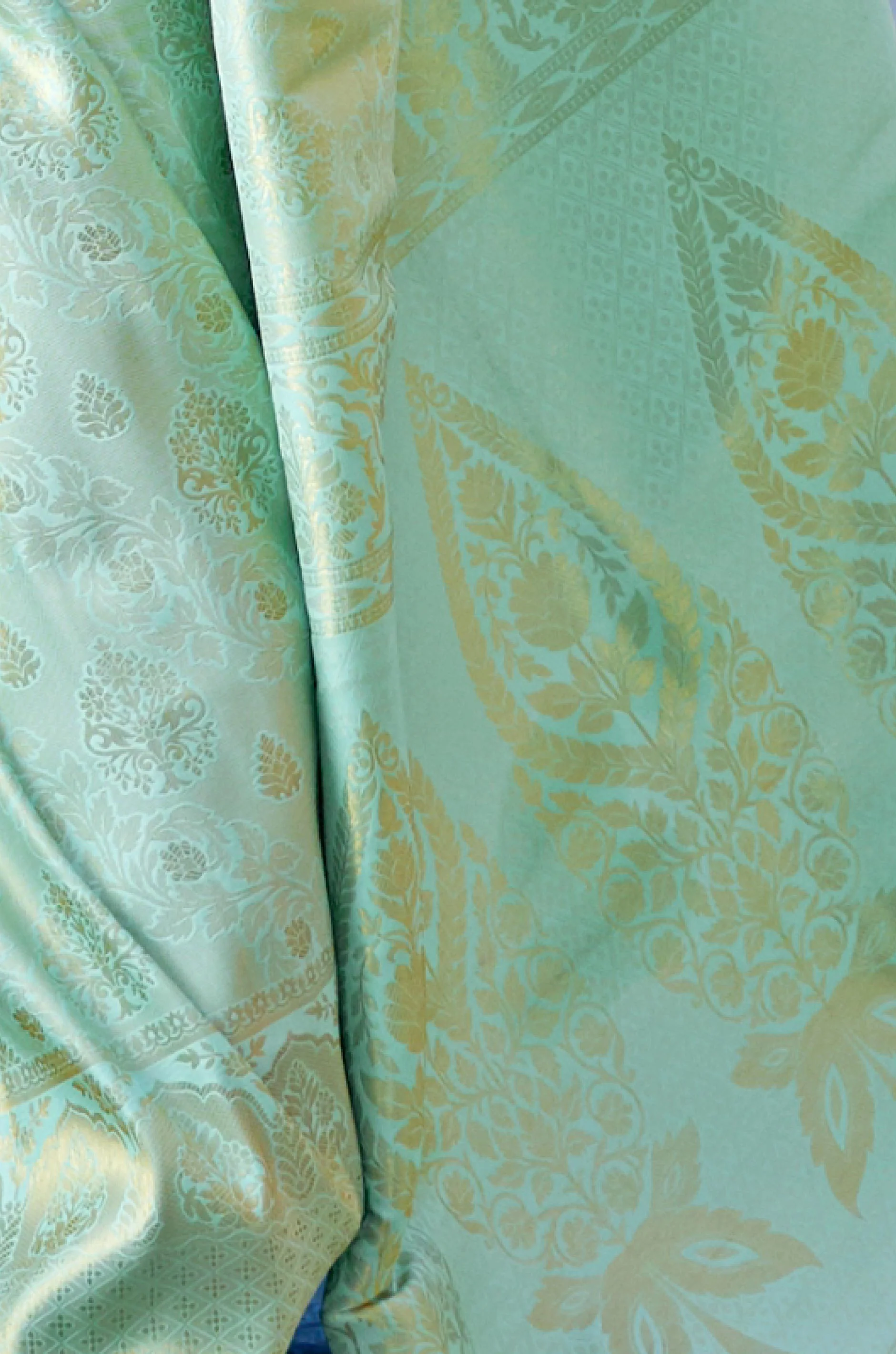 Pista Green Woven Silk Saree - Image 2