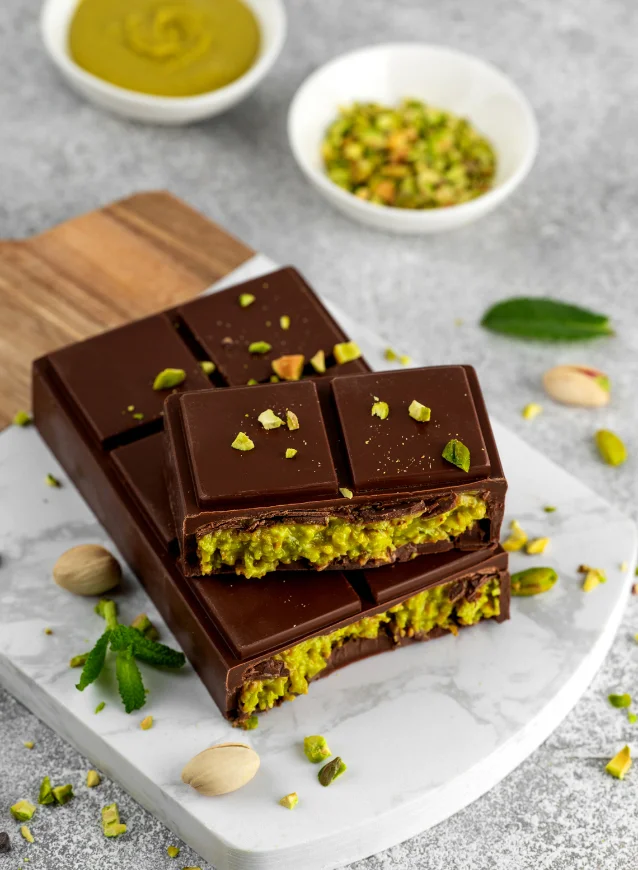 Pistachio Kunafa Chocolate Bar - Image 2