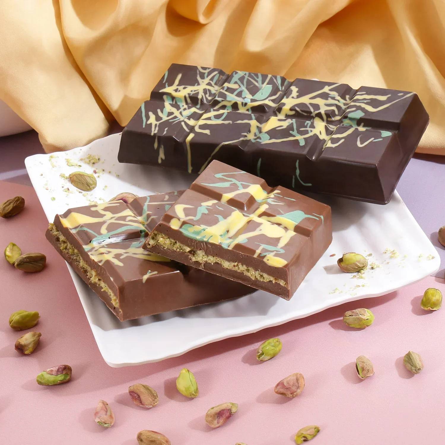Pistachio Kunafa Chocolate Bar - Image 4