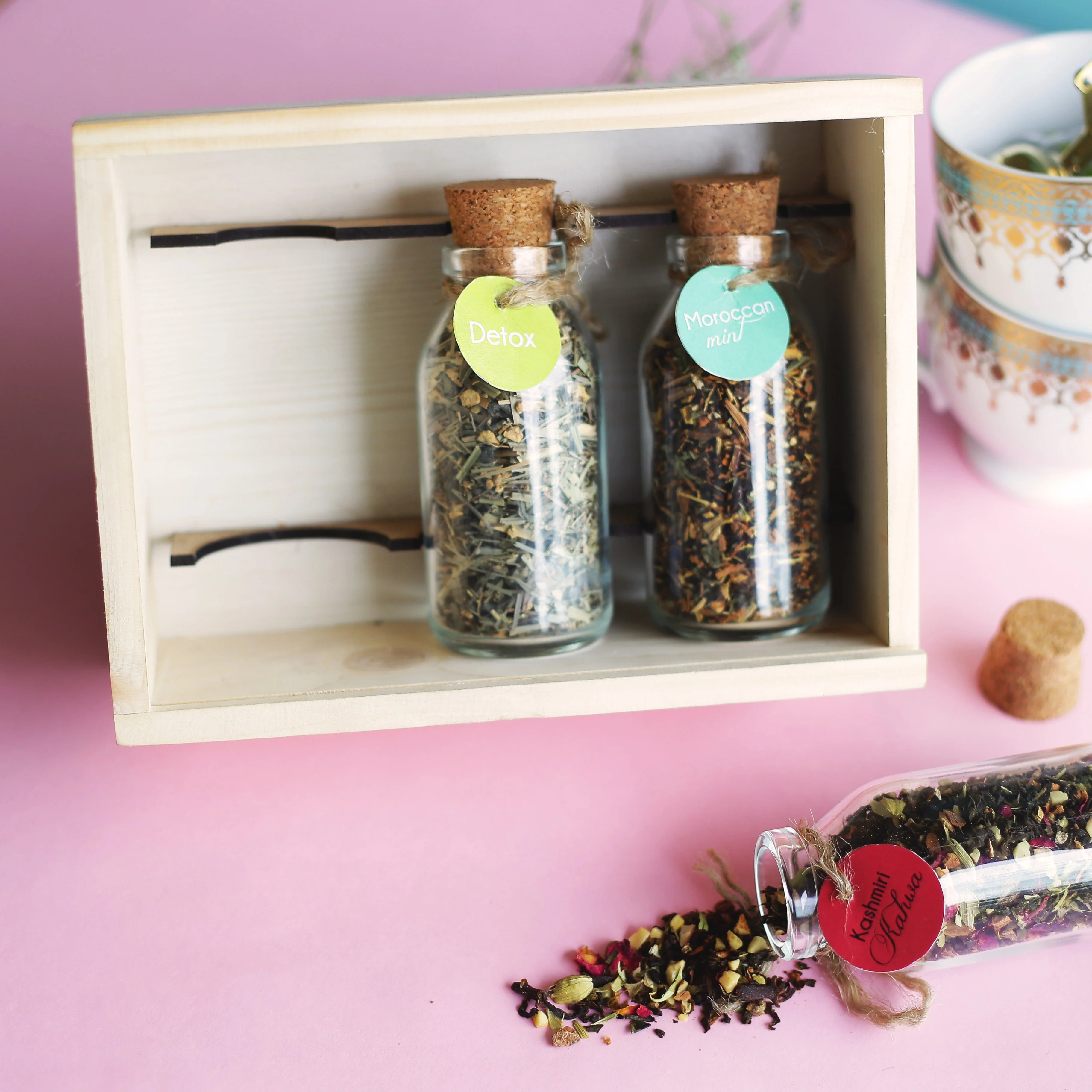 Rustic Pinewood Tea Gift Box with Glass Bottles – 3 Premium Loose Leaf Teas - Image 6