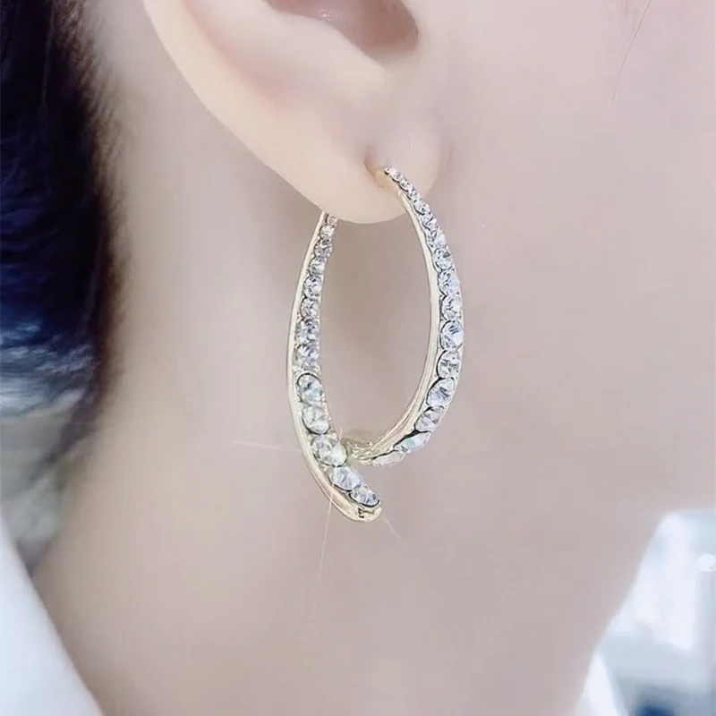 Savage Beauty Silver Drop Earring - Image 4