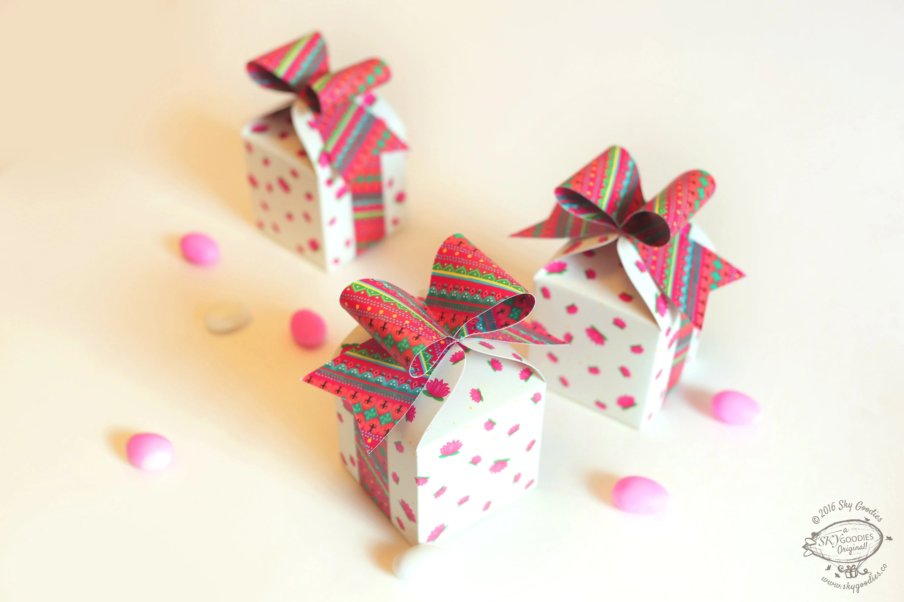 Set of 10 White Bow Gift Boxes - Image 6