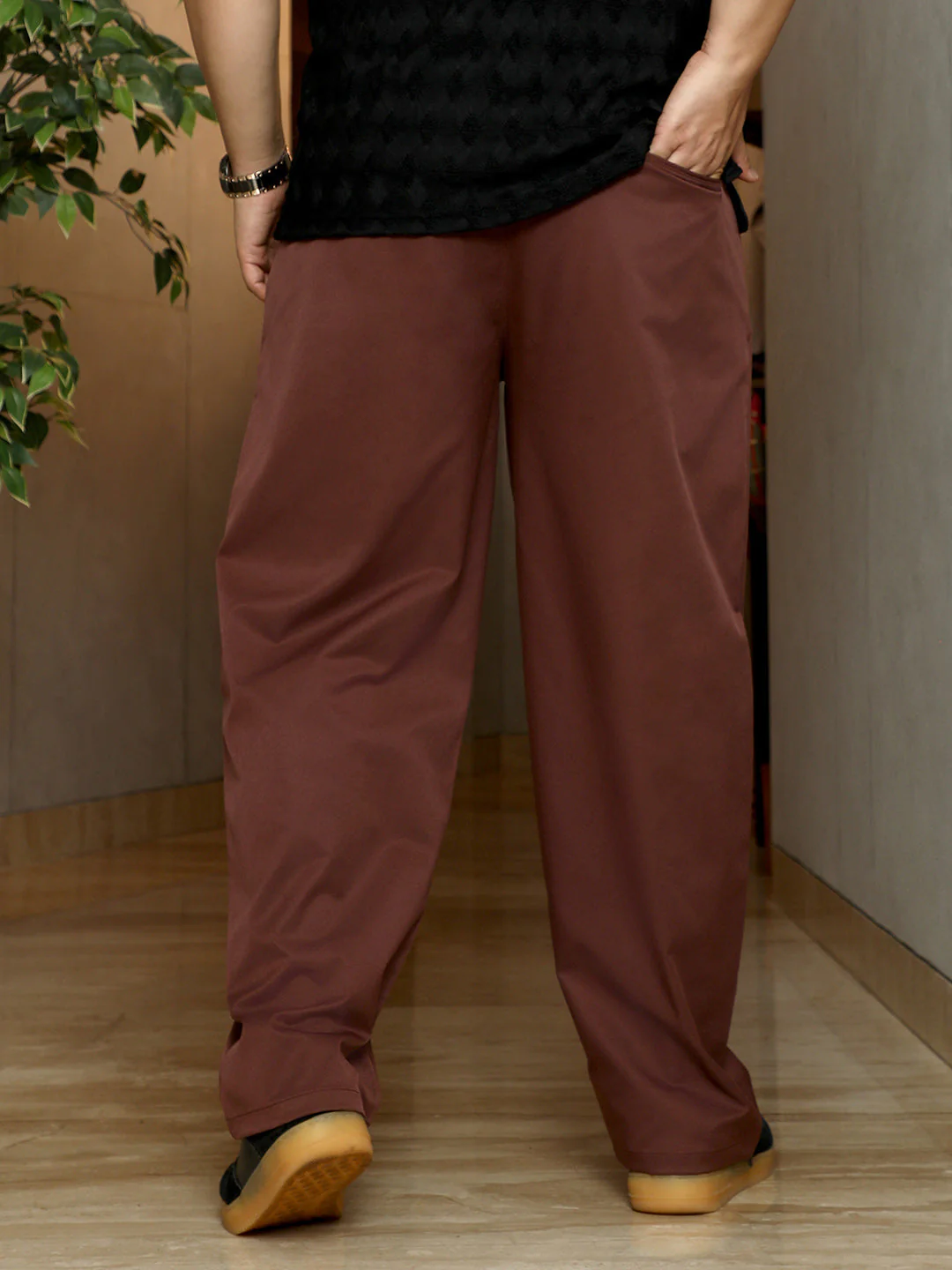 Single-Pleated Solid Trousers - Image 4