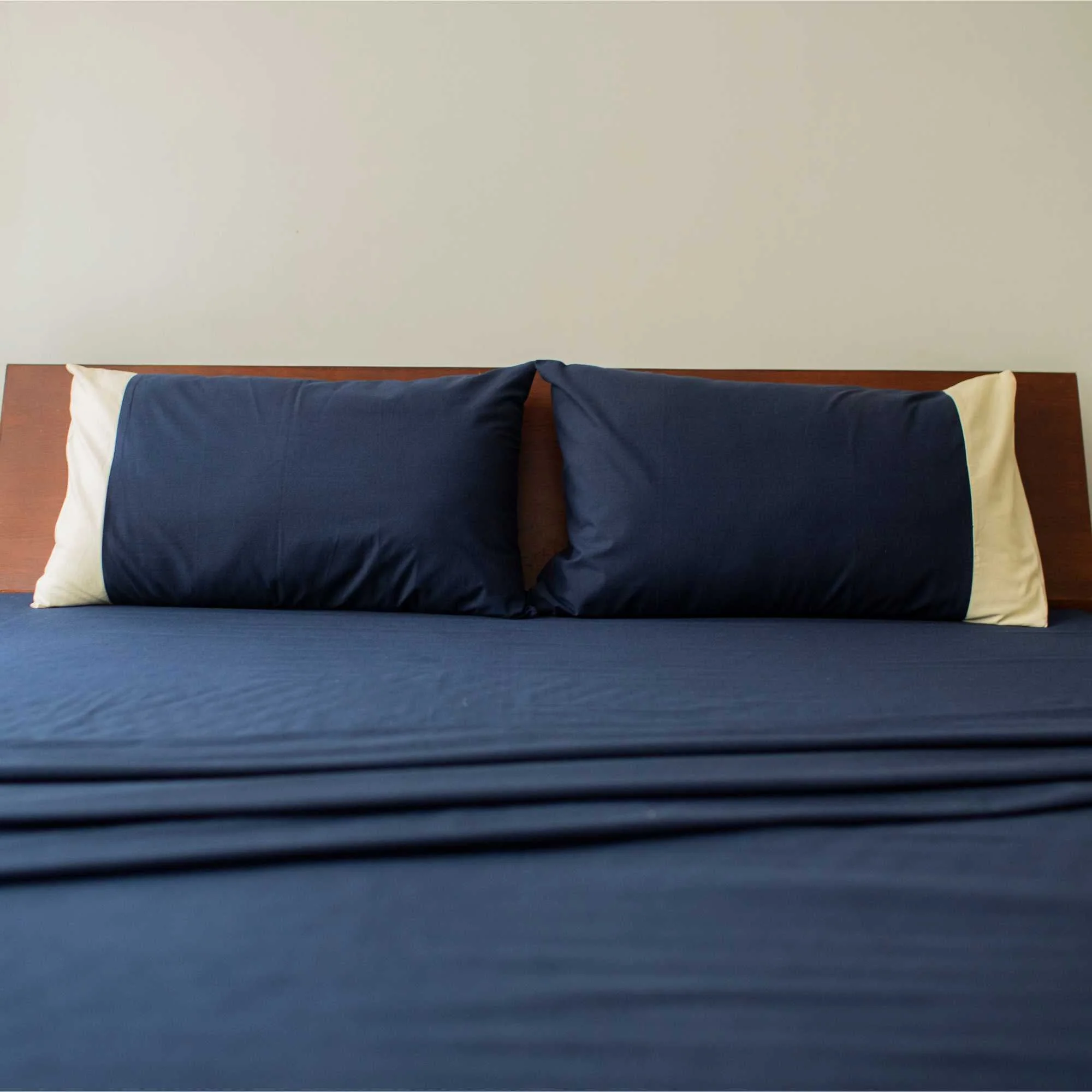 Solid Colour 100% Cotton, 270 Tc Queen Bedsheet With 2 Colour Accent Pillow Cover - Image 11