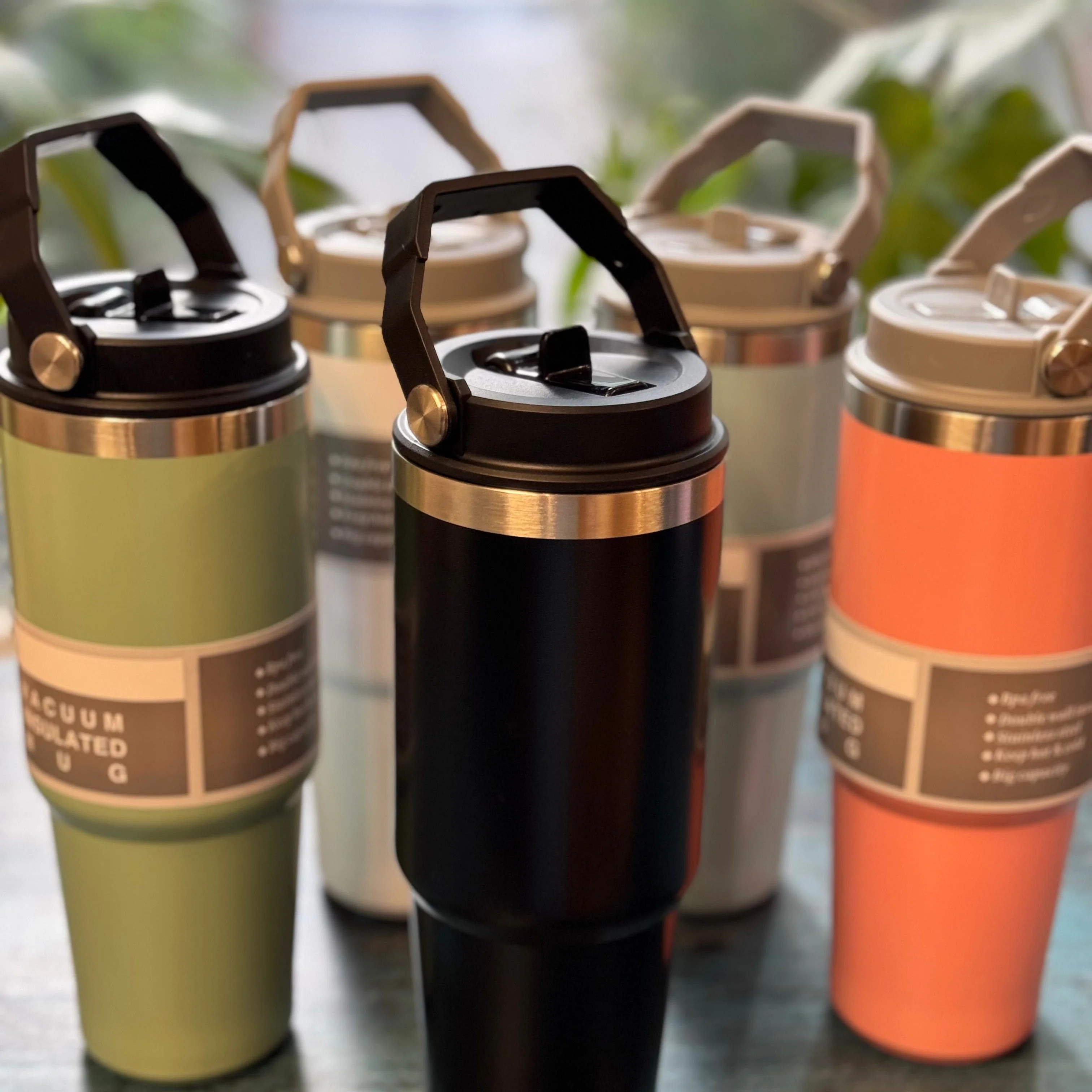 Stan: 900ml Leakproof & Insulated Stainless Steel Tumbler with Handle, Straw & Double-Wall Design for Hot & Cold Drinks - Image 4