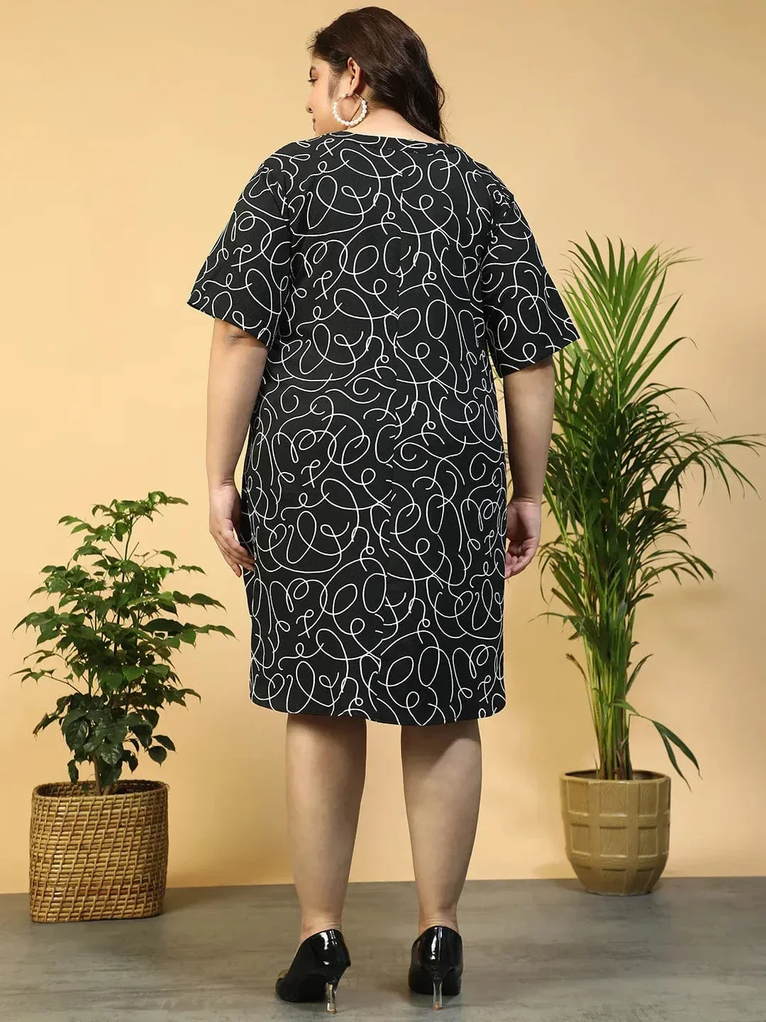 Stormy Black Printed V- Neck Short Sleeve Plus Size Women Dress - Image 5