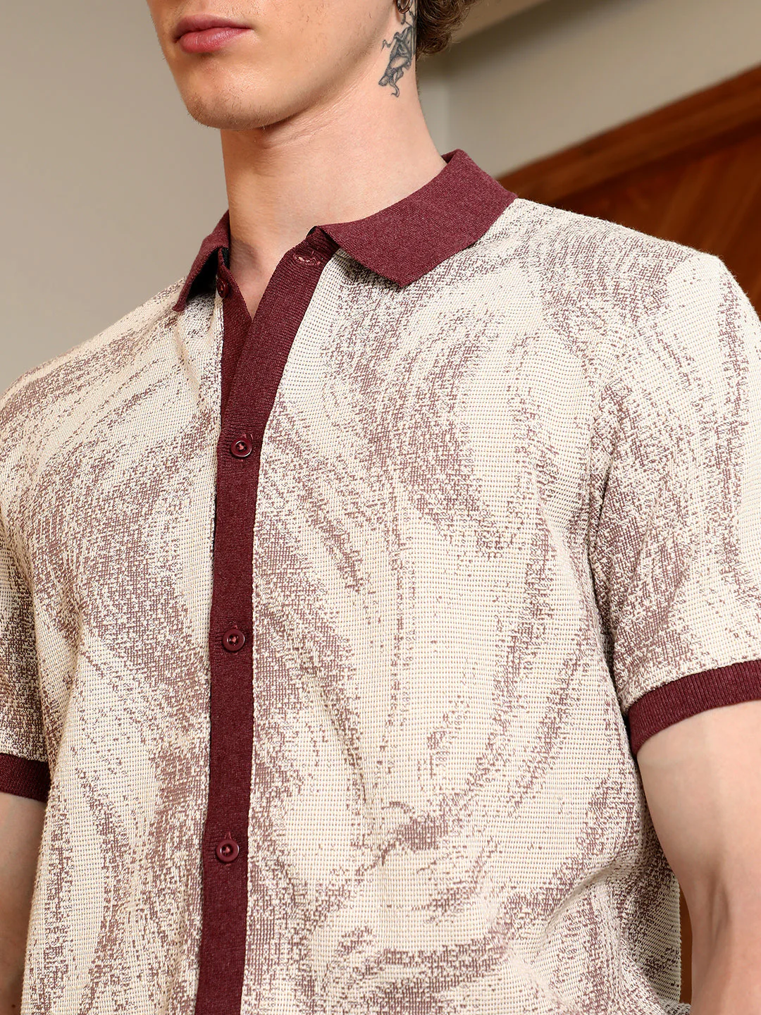Textured Cotton Blend Shirt With Maroon Accents - Image 7