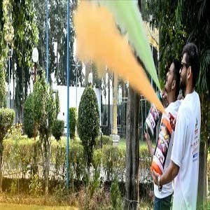 Tota Thunder Single Jet Holi Colour Cloud Gadget-Single  Colors One Time Use Holi Cylinder - 2 Kg Natural and Herbal Gulal for Holi and Photoshoots - Image 6