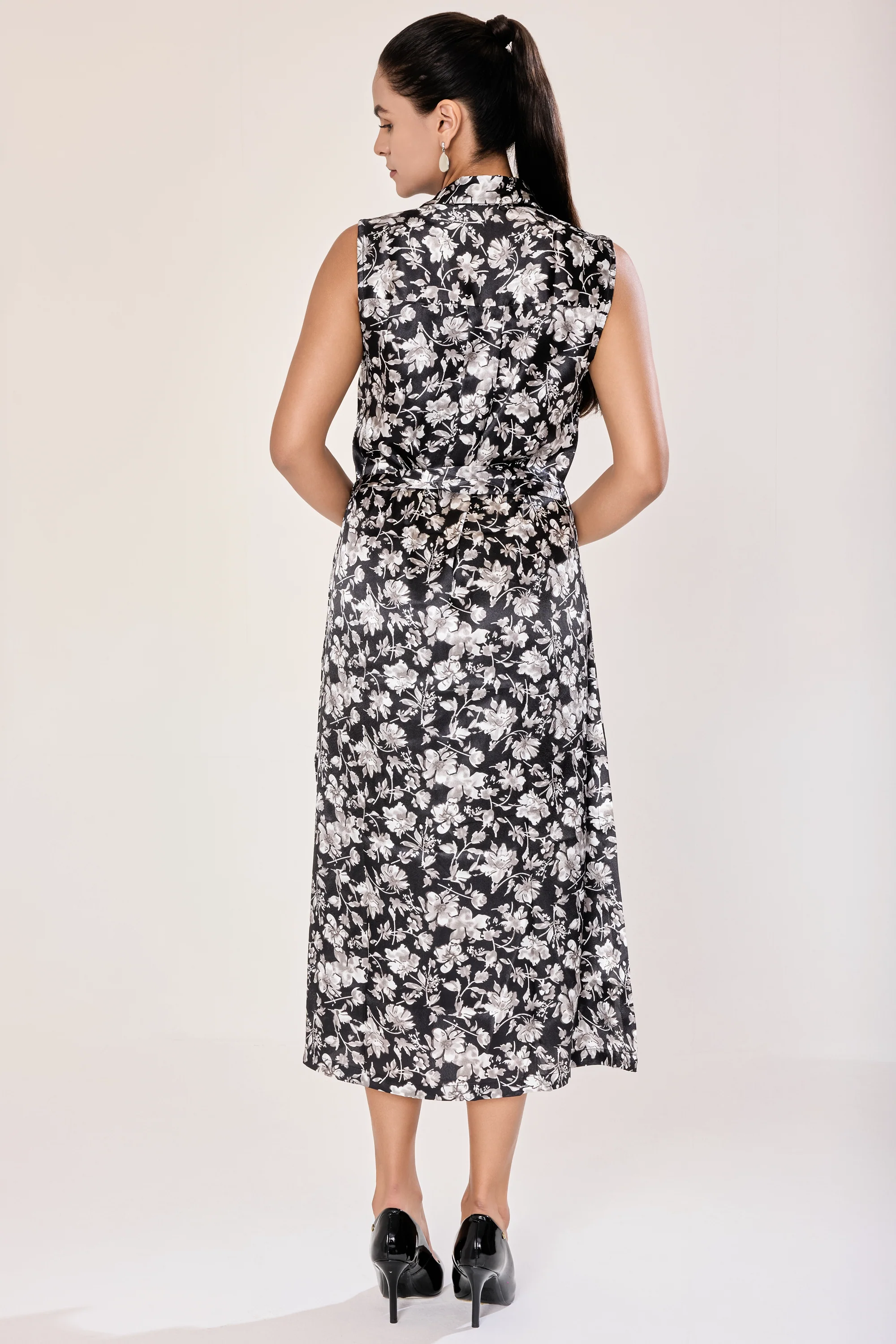 Urban Sundari Floral Satin Midi Shirt Dress with Sleeveless Design - Image 2