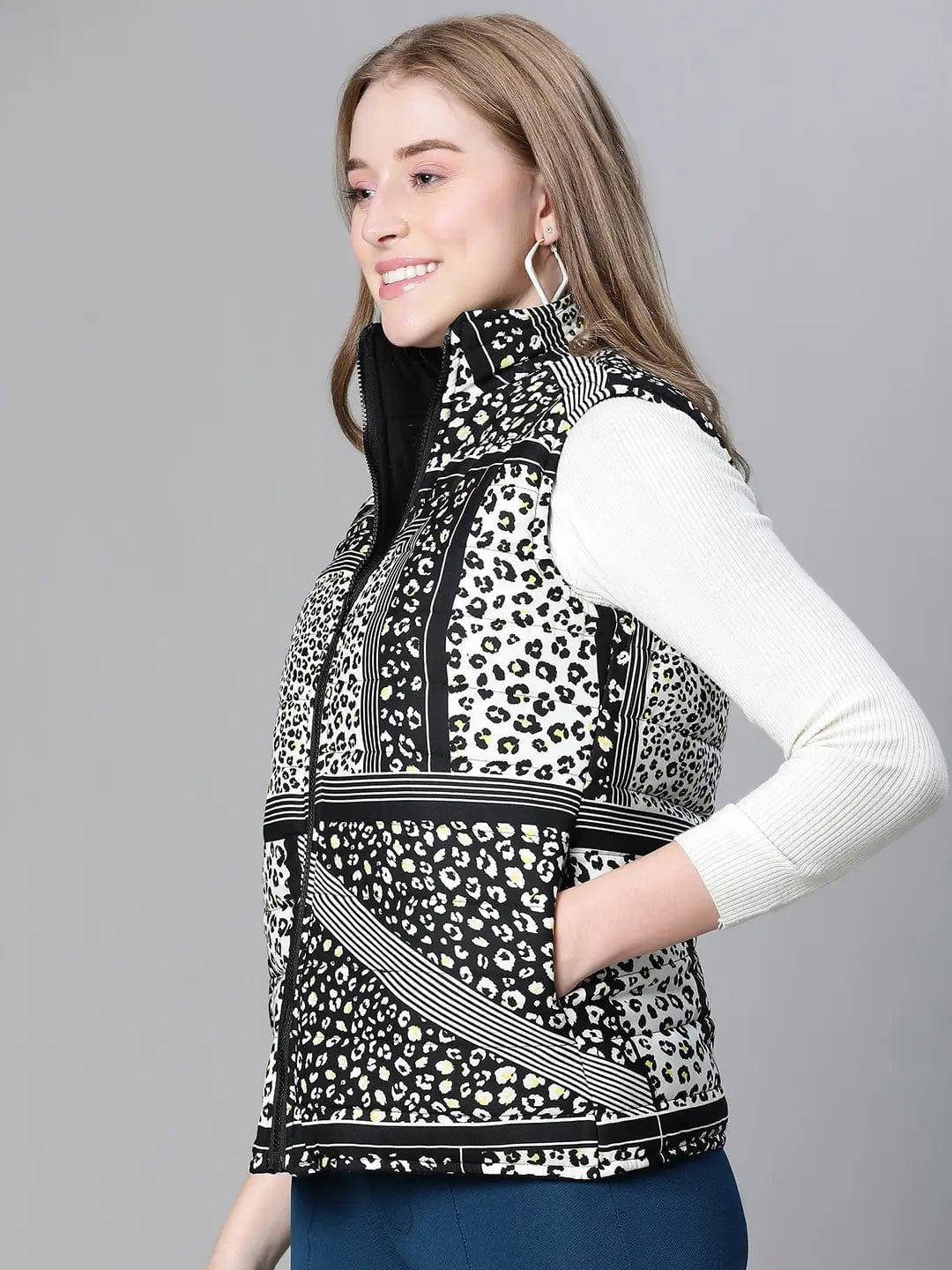 Women Black Animal Print Zip Lined Sleeveless Reversible Jacket - Image 3