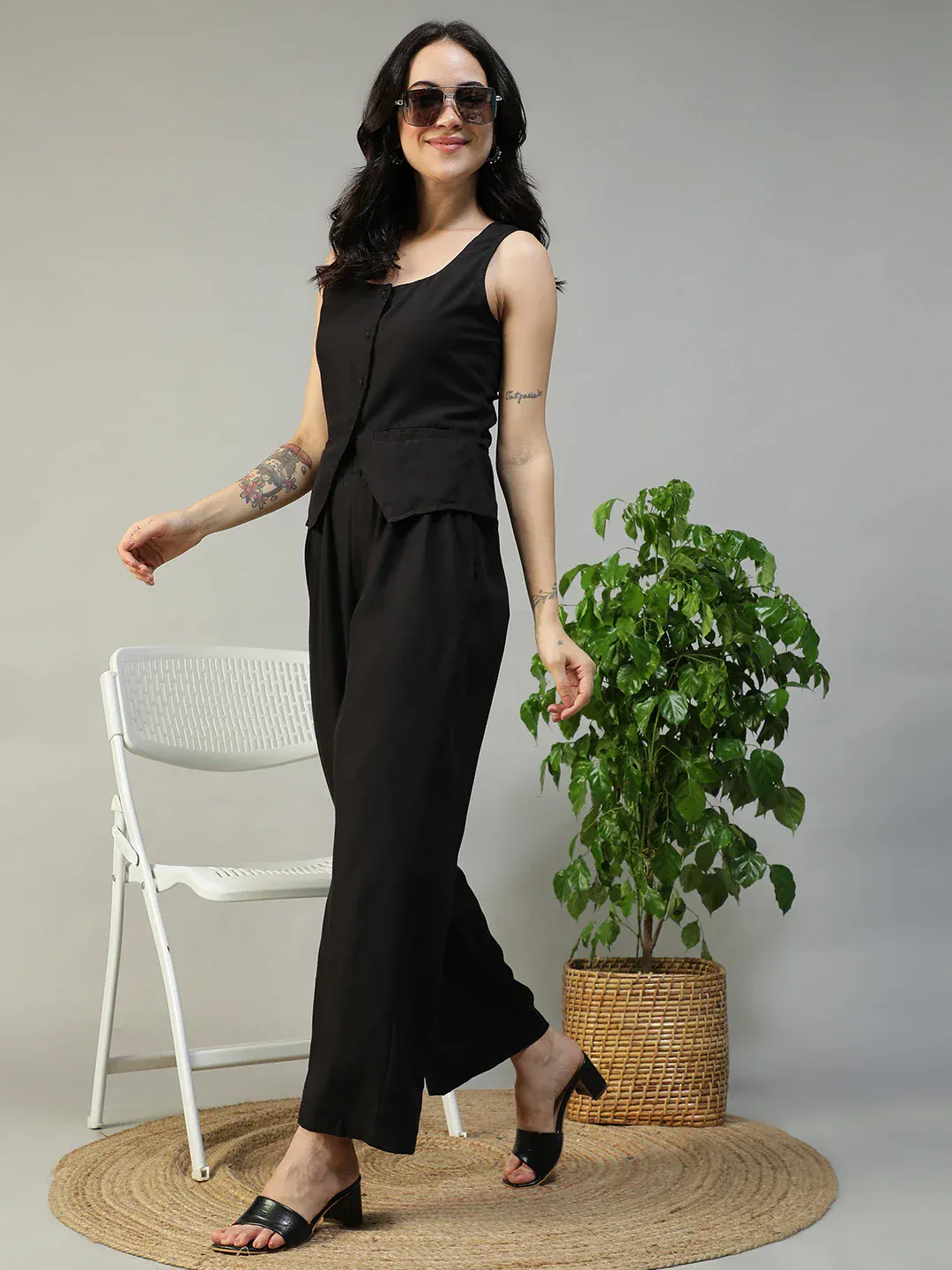 Women Black Button Down Sleeveless Top With Back Tie-Up Belt - Image 4