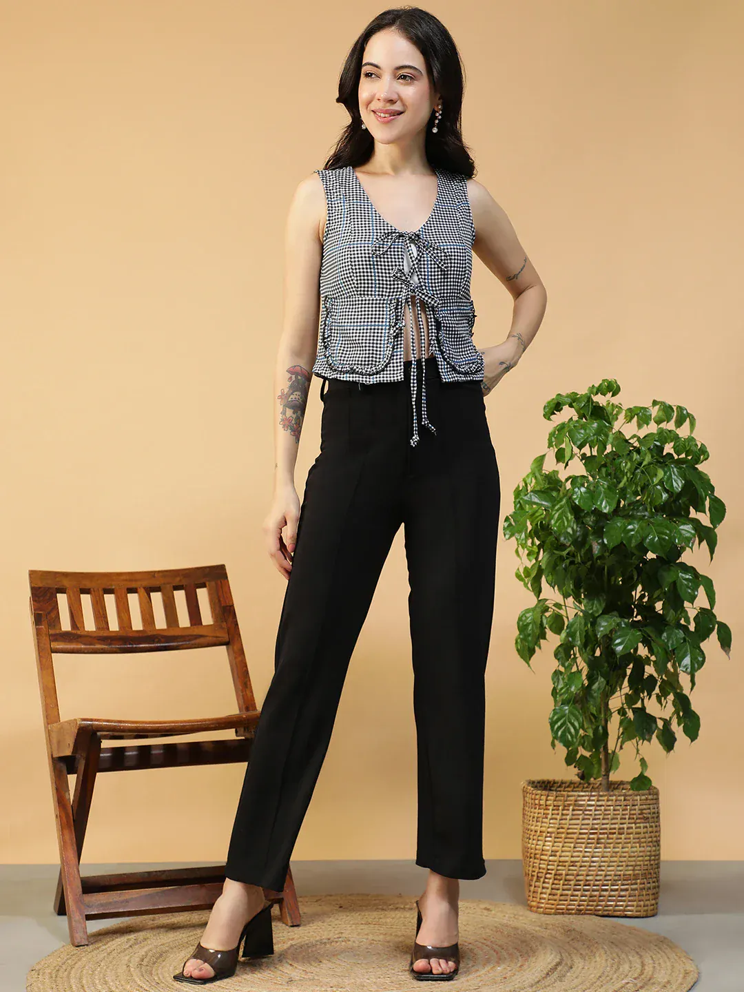 Women Black Check Slub V-Neck Sleeveless Tie-Up Top With Front Pockets - Image 3
