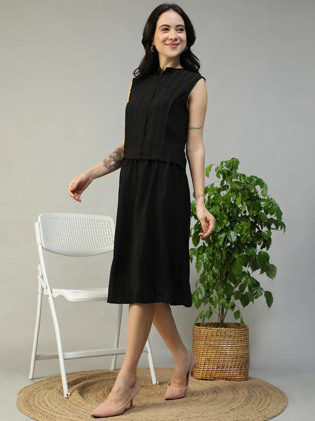 Women Black Stripe Sleeveless Top & Knee-Length Skirt Co-Ord Set - Image 4