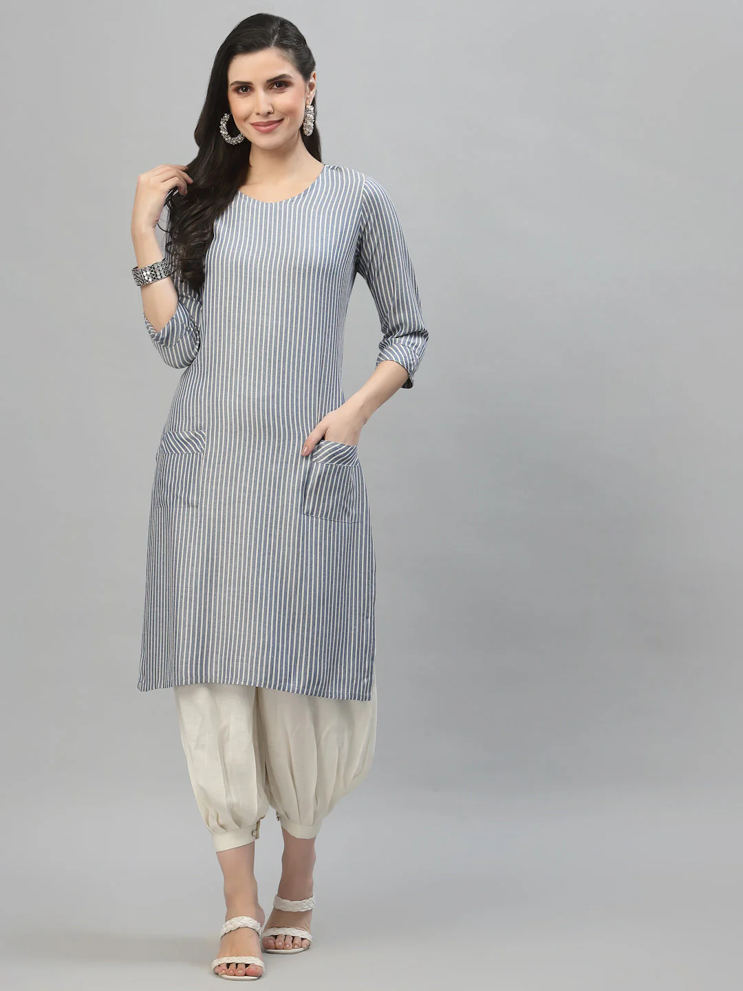 Women Blue Striped Kurta With Front Pockets - Image 2