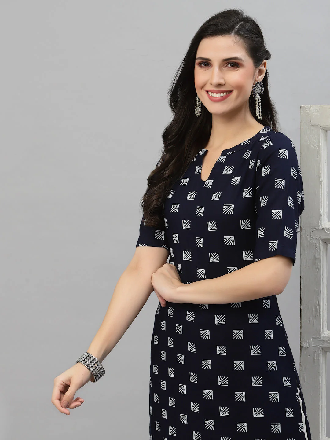 Women Blue & White Viscose Printed Kurta - Image 5