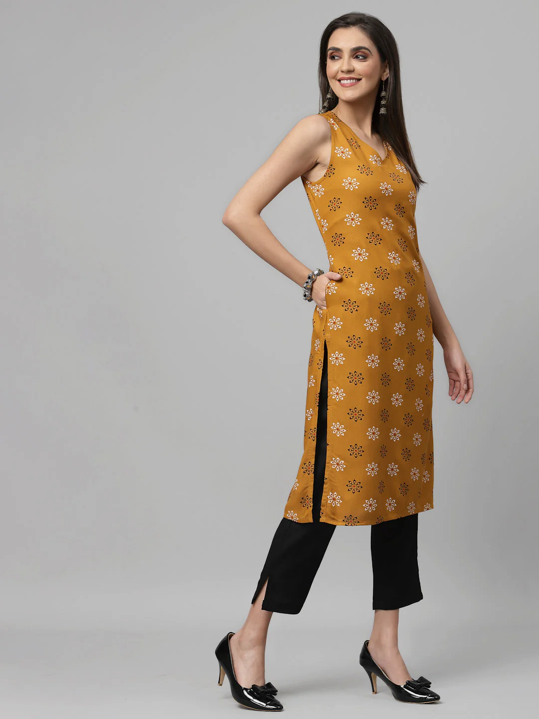 Women Mustard Printed Sleeveless Kurta - Image 2