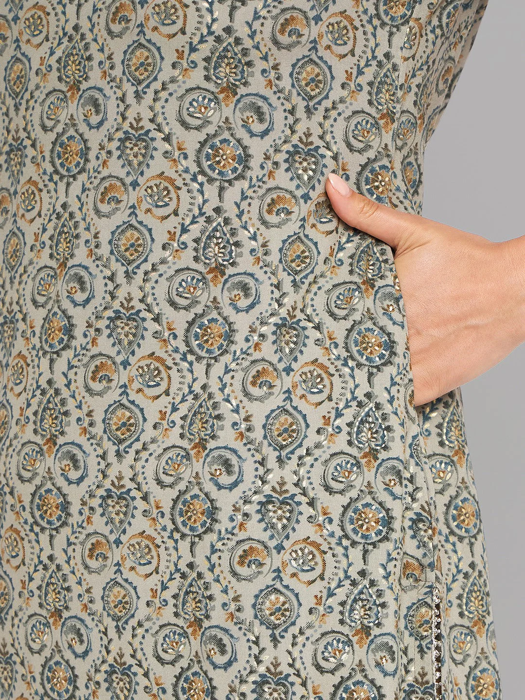 Women Olive Kurta With Lace - Image 10