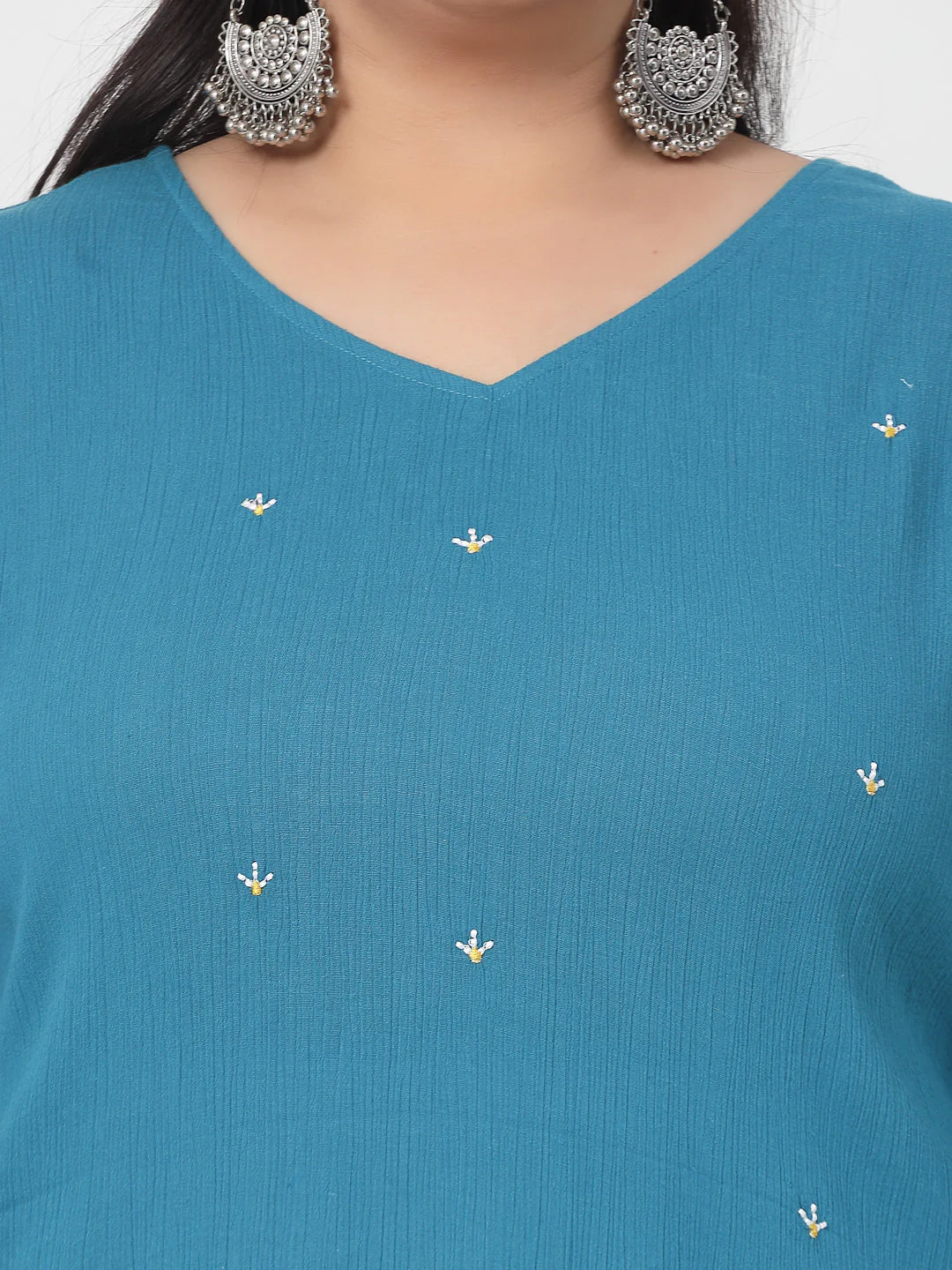 Women Plus Size Blue Kurta With Embroidered Front - Image 5