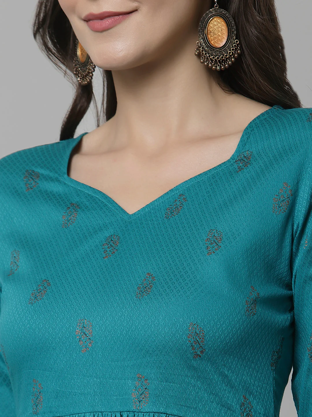 Women Teal Anarkali Kurta With Sweetheart Neck - Image 5