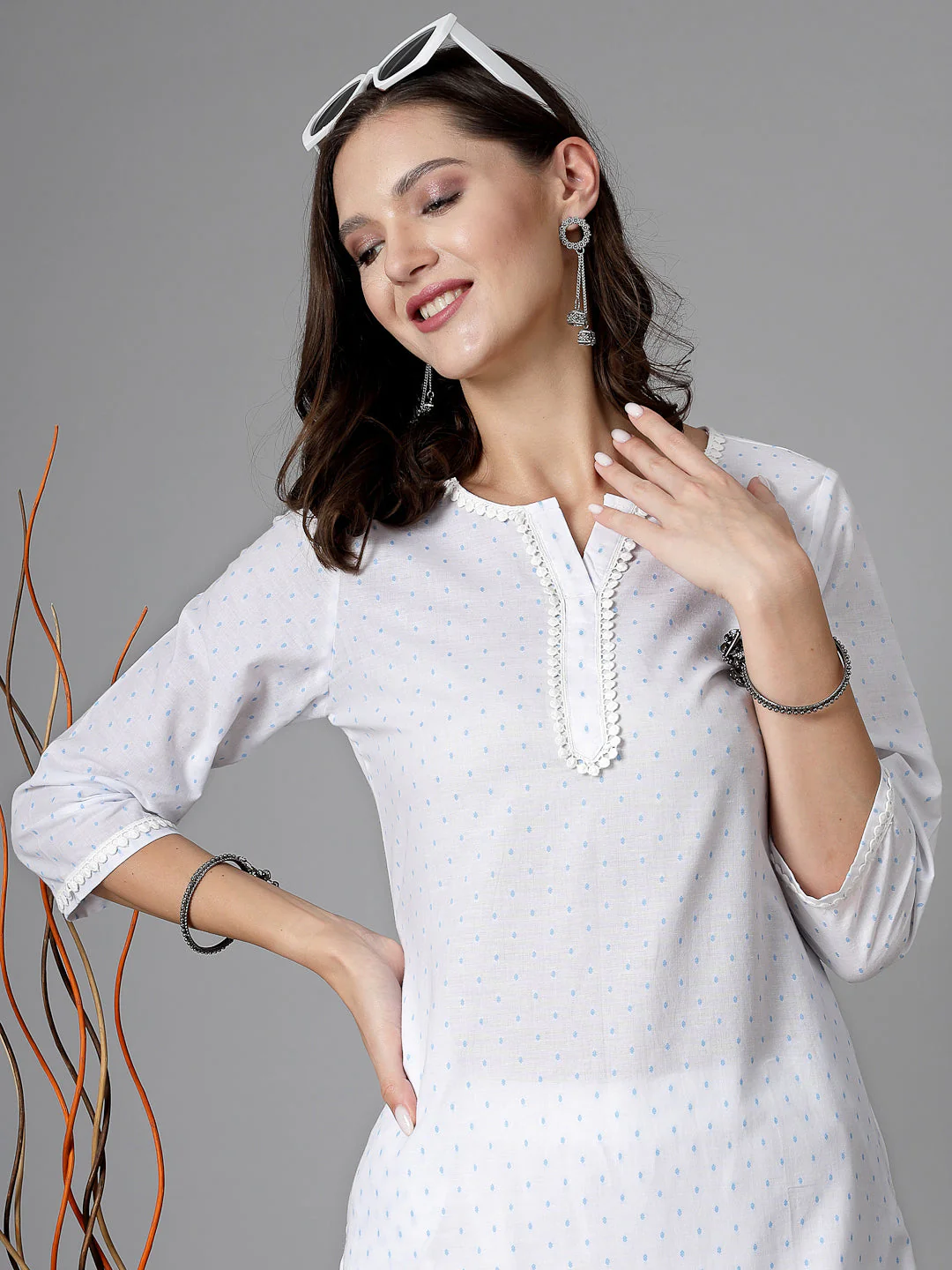Women White Swiss-Dot Kurta With Lace - Image 2
