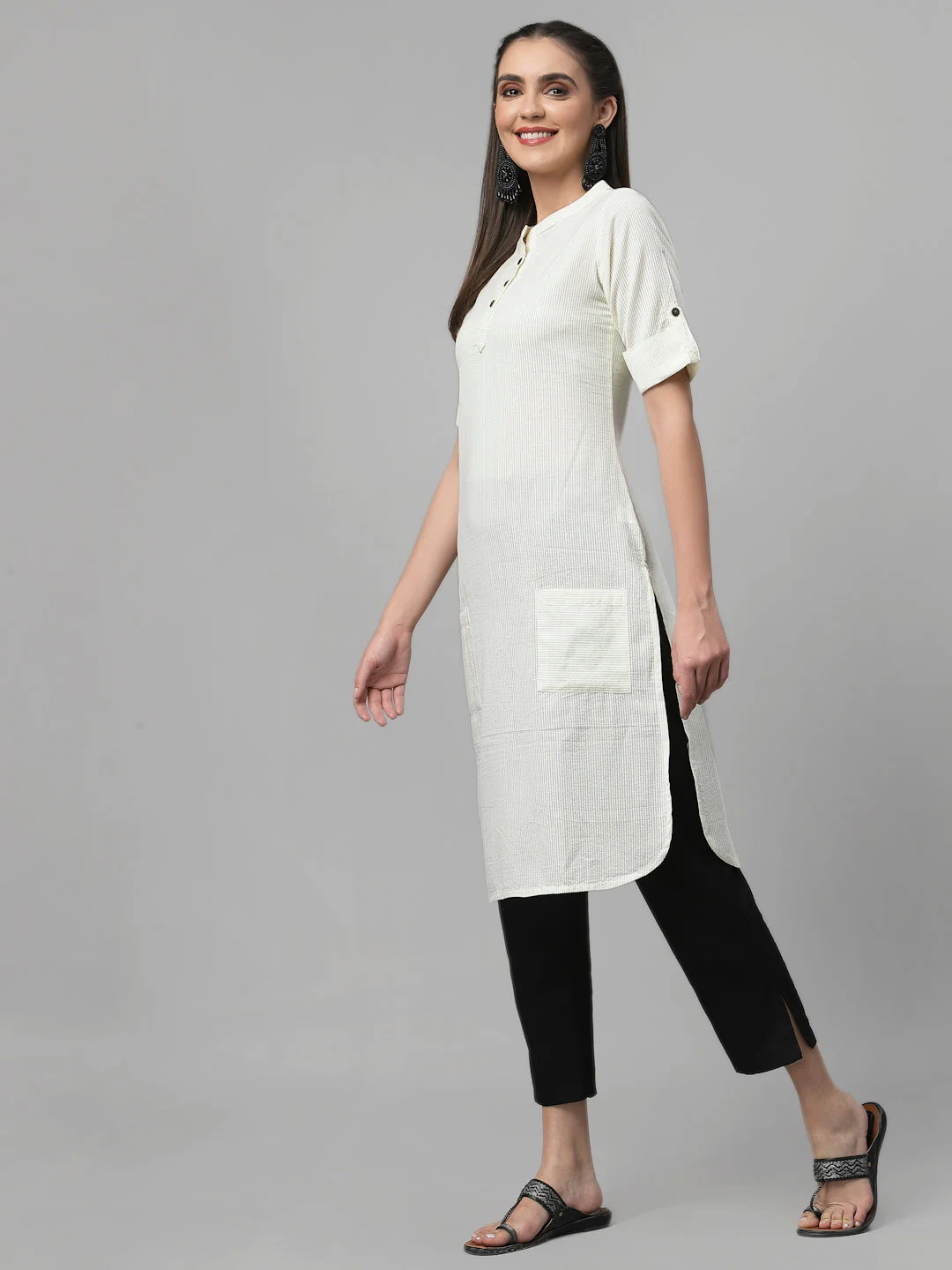 Women Woven Design Kurta With Front Pockets - Image 2